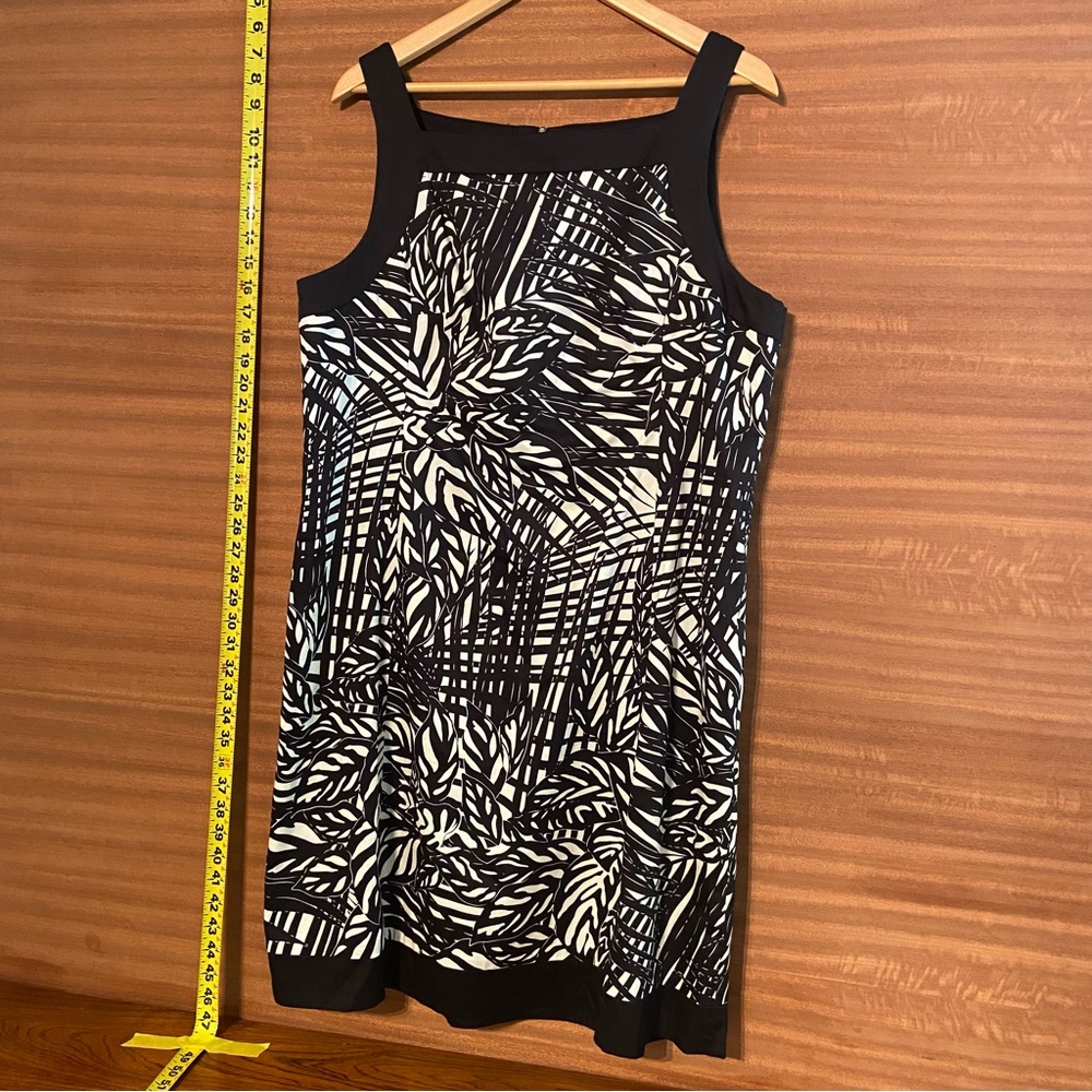 GLENSPORT collection abstract black and white print dress. Sheath dress. Size 16